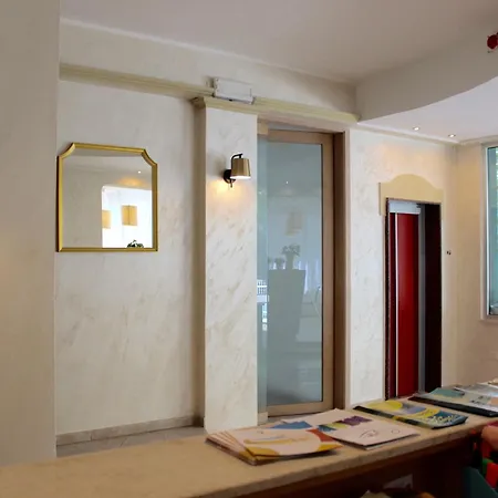 Roi Отель Чезенатико